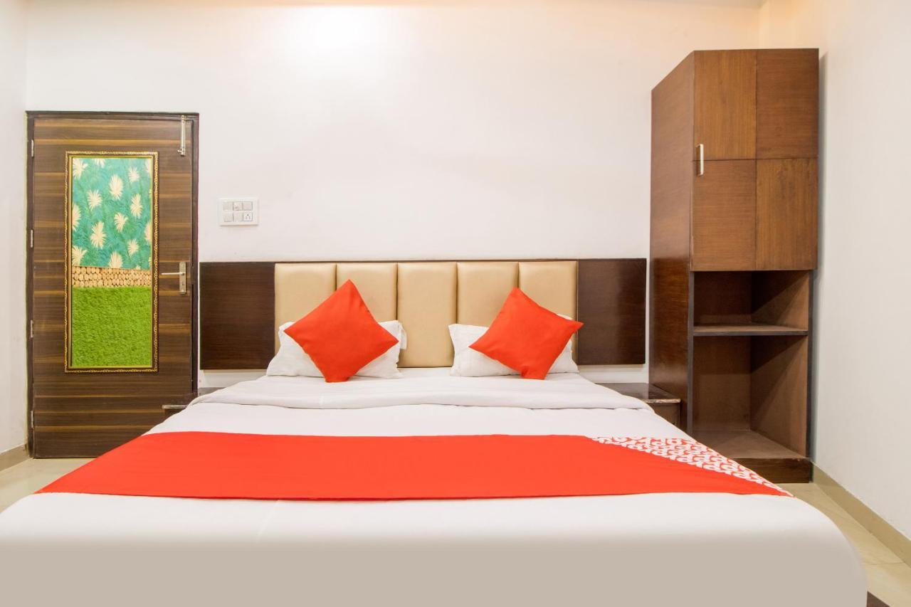 Oyo 48489 Adarsh Plaza Hotell Sahāranpur Eksteriør bilde