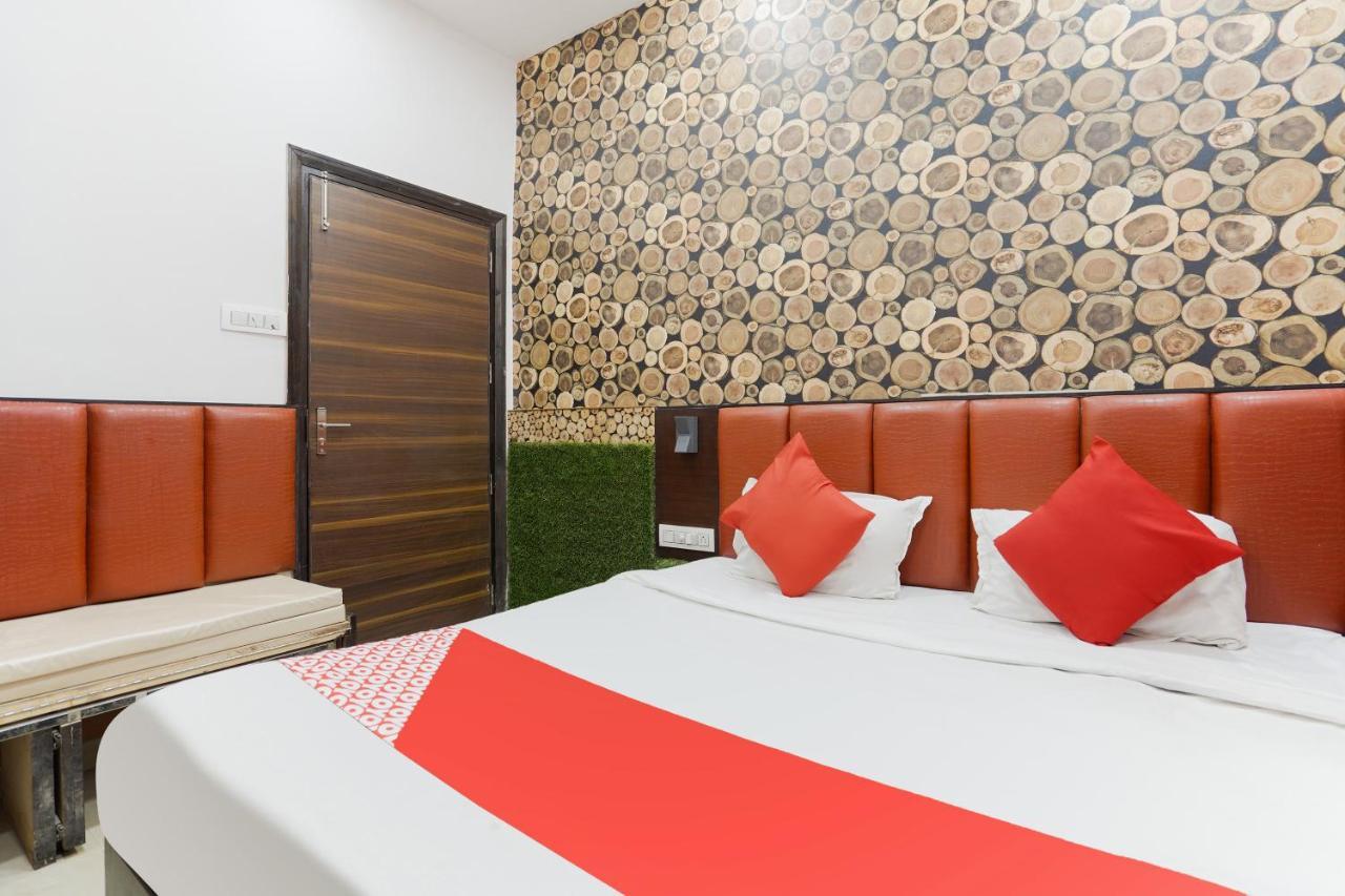 Oyo 48489 Adarsh Plaza Hotell Sahāranpur Eksteriør bilde