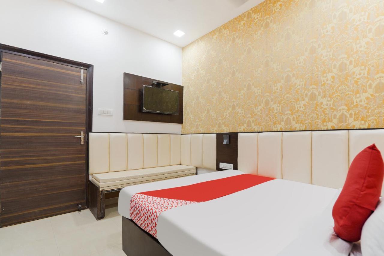 Oyo 48489 Adarsh Plaza Hotell Sahāranpur Eksteriør bilde